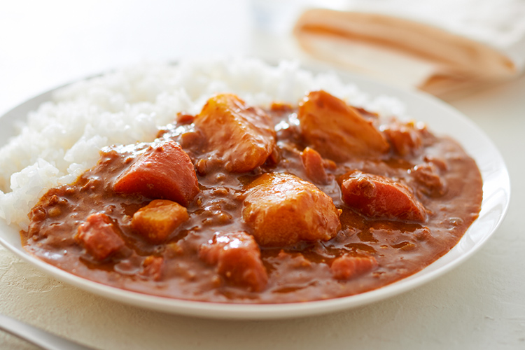 素材を生かした ごろごろ野菜と豚ひき肉の大盛りカレー