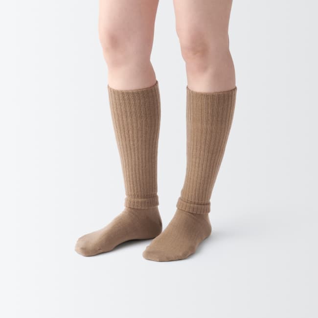 靴下とレッグウォーマーをセットで着用したイメージ