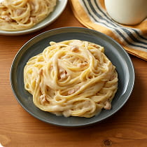 生クリームと３種チーズのカルボナーラ　３袋入りの画像