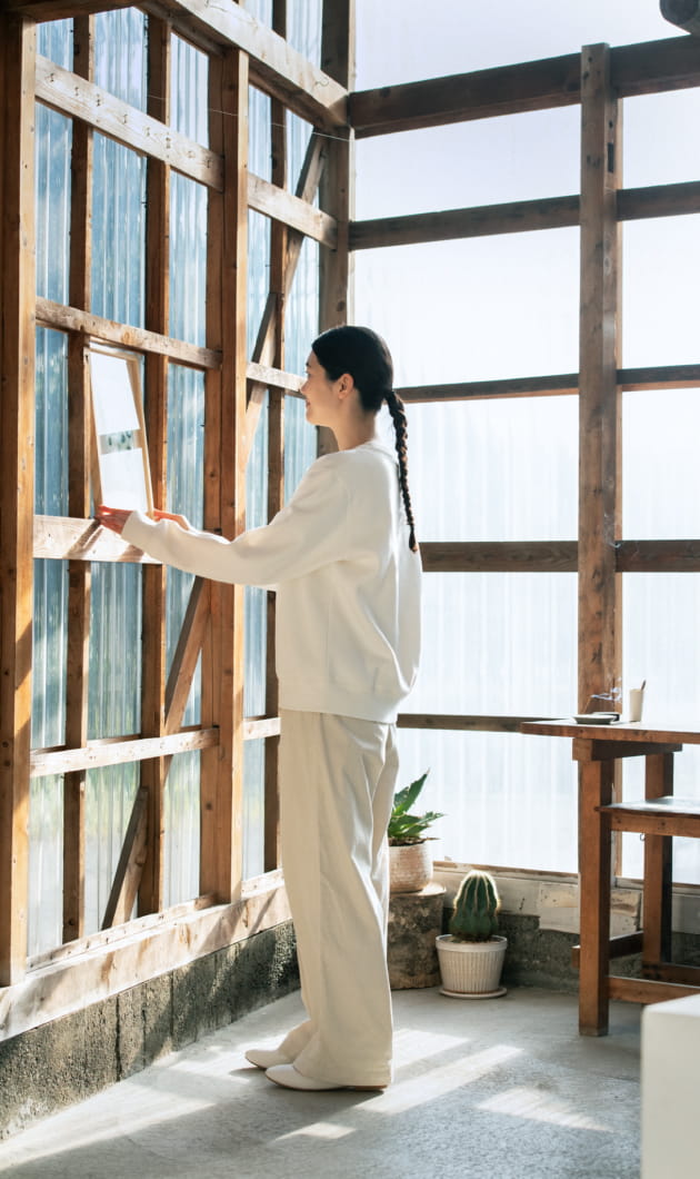 ムラ糸　チノタックワイドパンツの着用イメージ