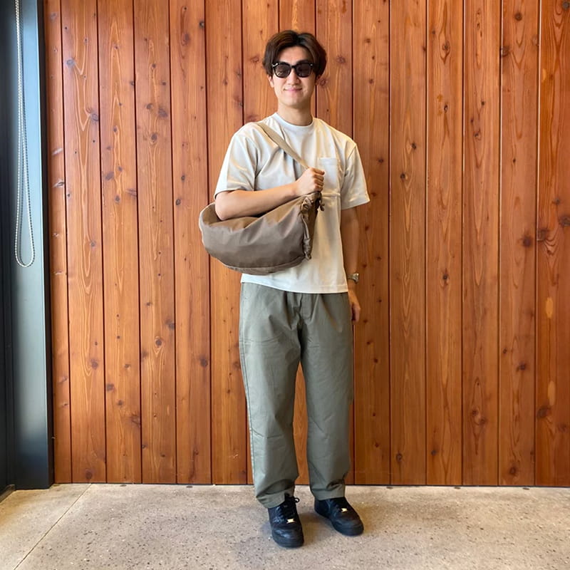 紳士　洗いざらしコットンイージーパンツのスタッフスナップ2