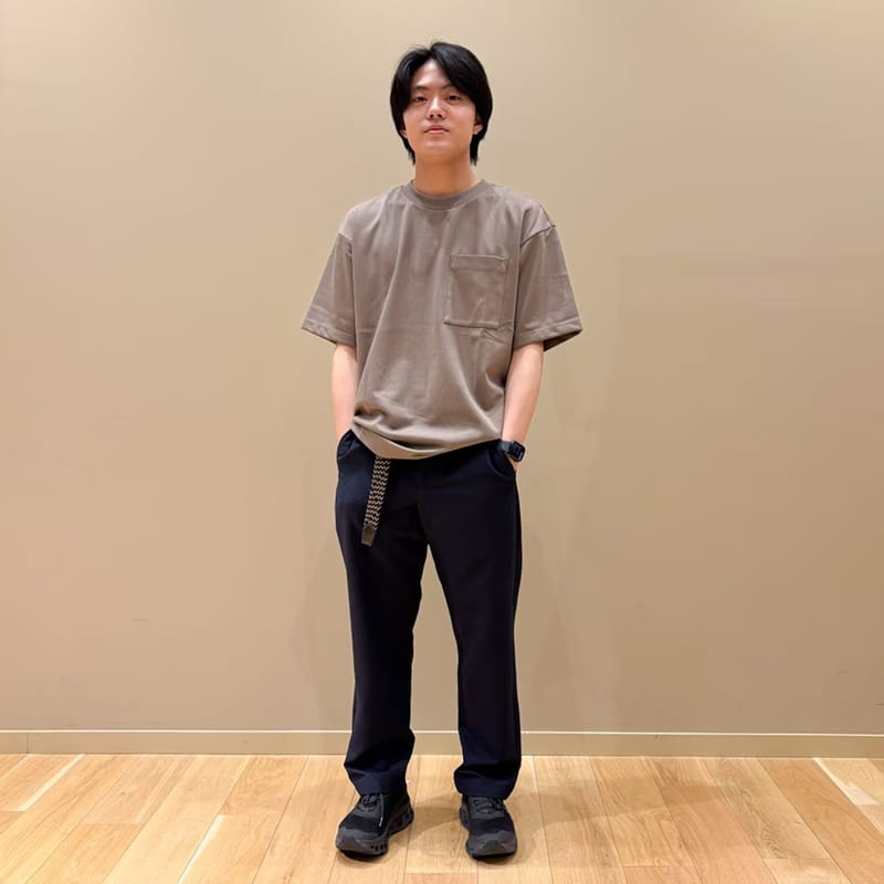 紳士　風を通すストレッチサッカーノータックパンツのスタッフスナップ1