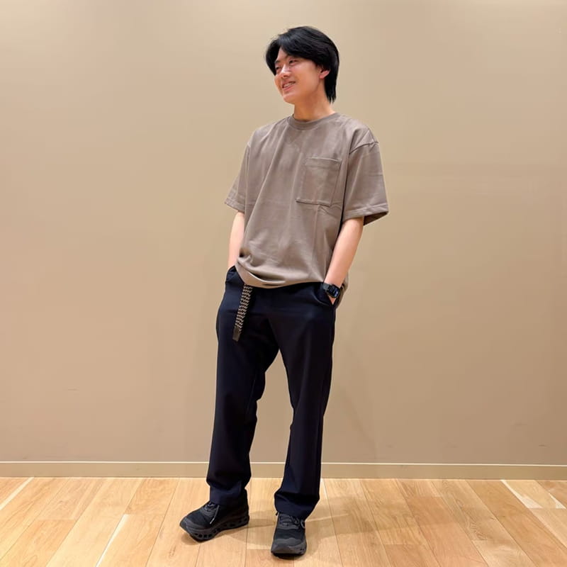 紳士　風を通すストレッチサッカーノータックパンツのスタッフスナップ2