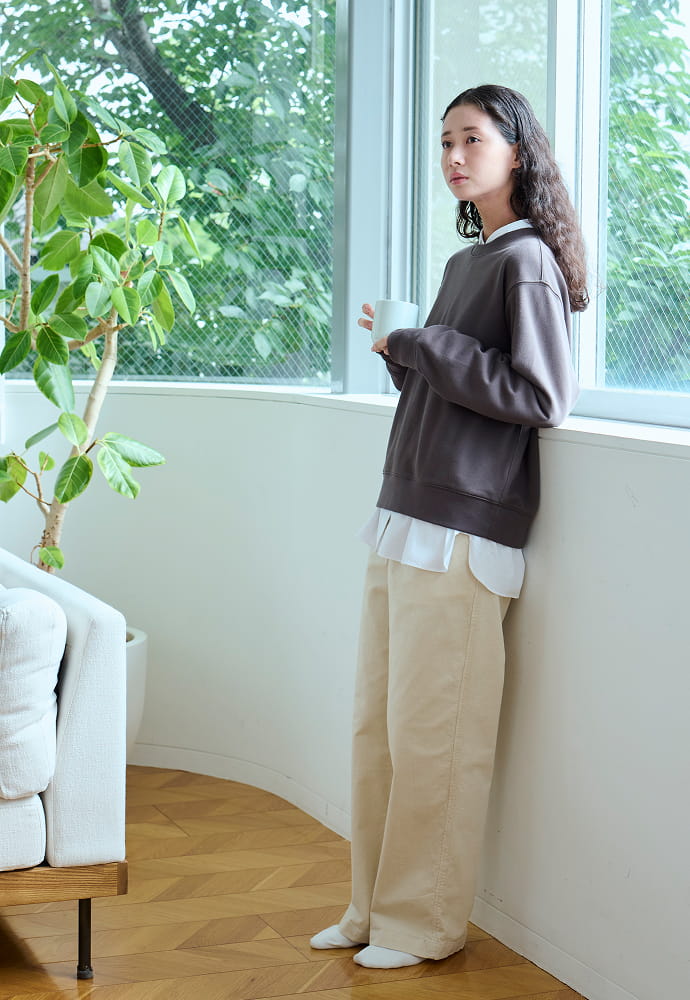 婦人　ストレッチコーデュロイ　イージーストレートパンツ 着用イメージ1