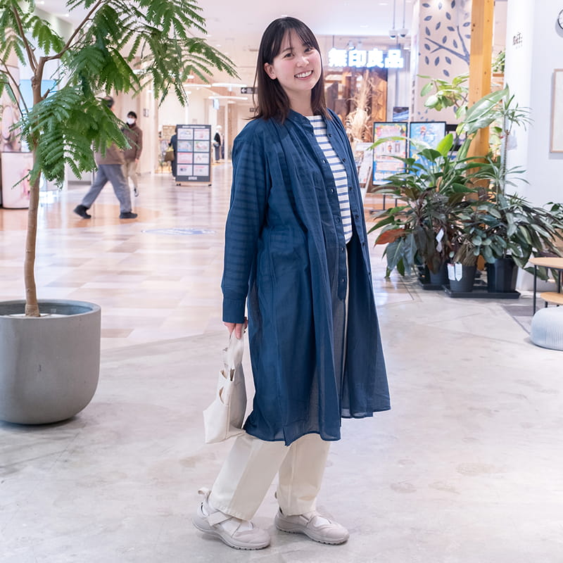 婦人　洗いざらし　コットンイージーテーパードパンツのスタッフスナップ1