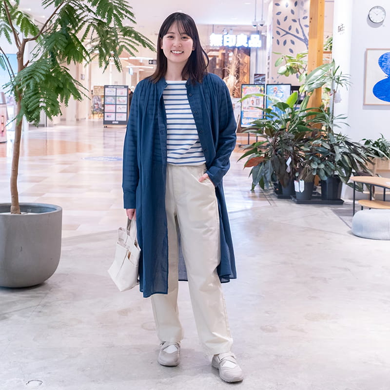 婦人　洗いざらし　コットンイージーテーパードパンツのスタッフスナップ2