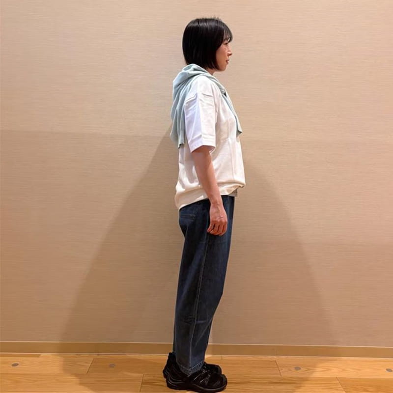 婦人　洗いざらし　デニムイージーテーパードパンツのスタッフスナップ2