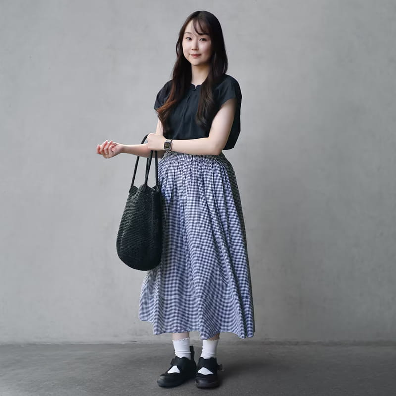婦人　強撚　ギャザースカートのスタッフスナップ1