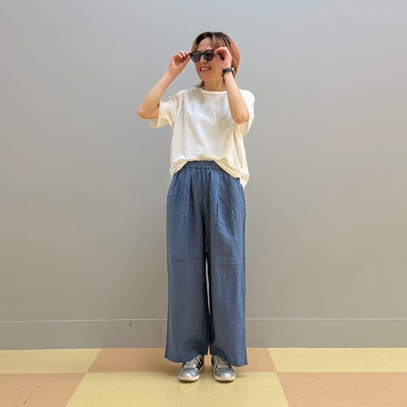 婦人　リネン　洗いざらしイージーワイドパンツのスタッフスナップ1