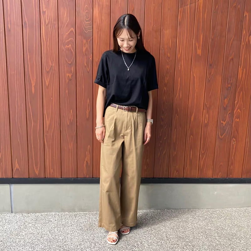 婦人　ムラ糸　チノタックワイドパンツのスタッフスナップ1