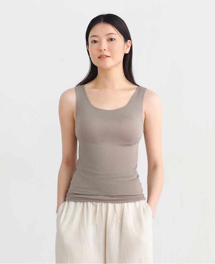 婦人 なめらかブラタンクトップの着用イメージ