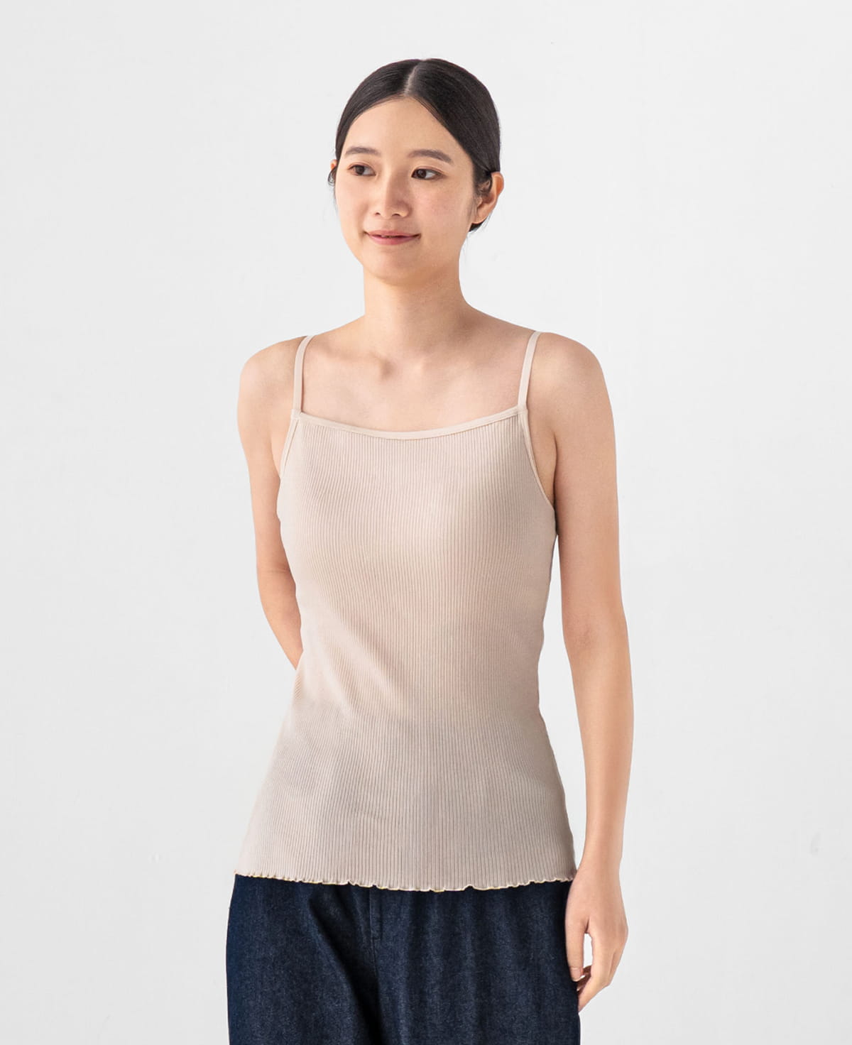 婦人　なめらかリブブラキャミソールの着用画像