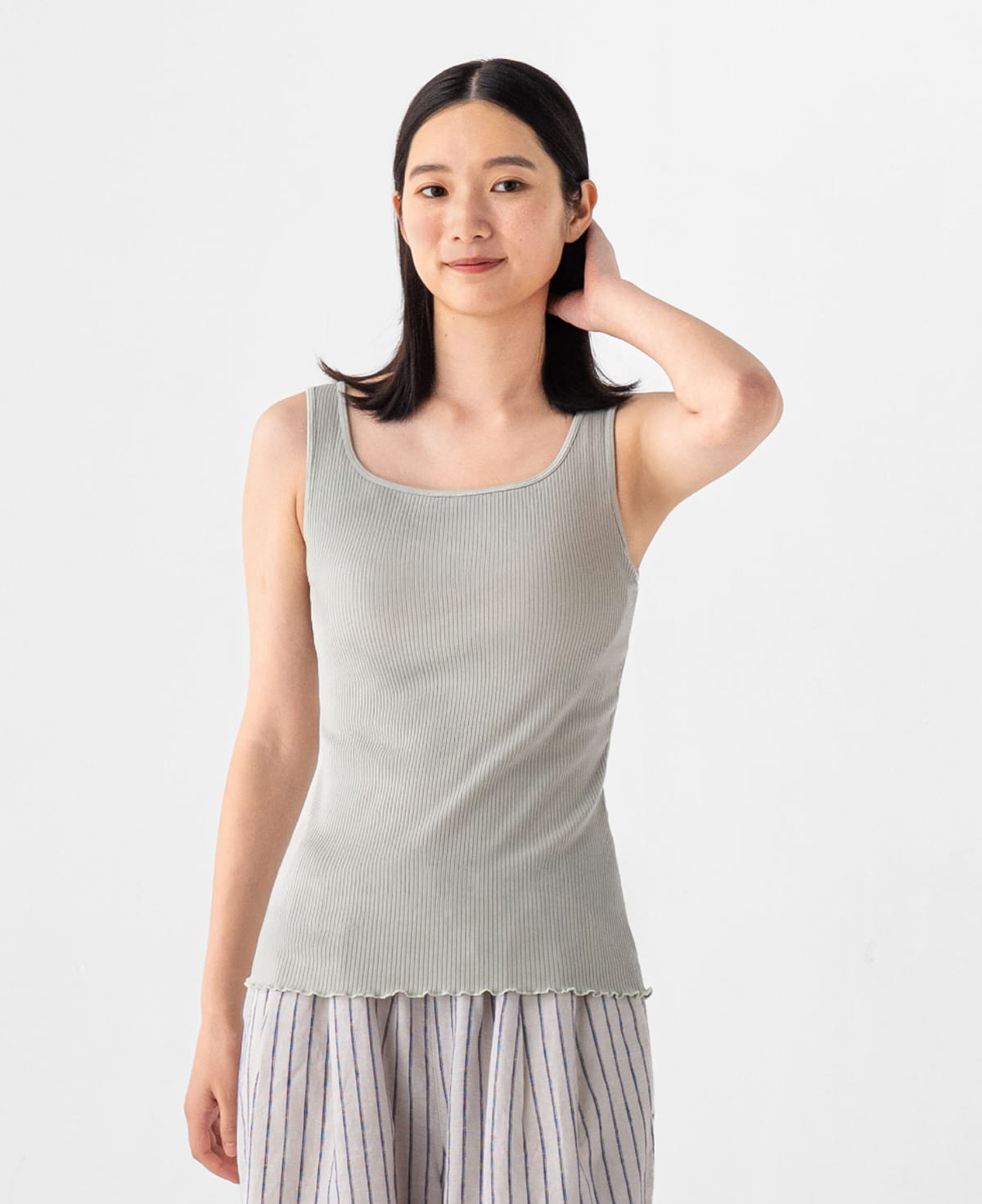 婦人　なめらかリブブラタンクトップの着用画像