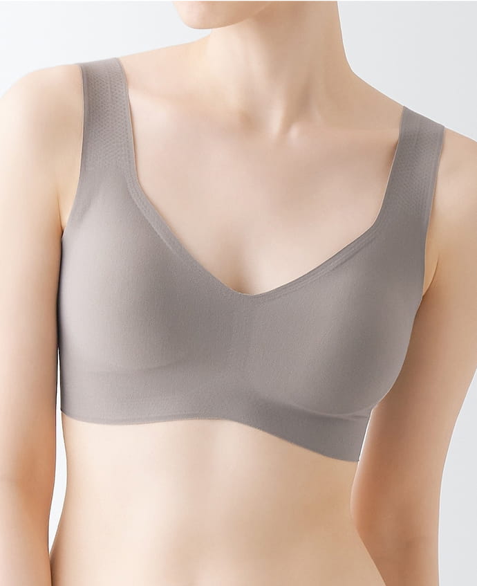 婦人 ひびきにくいハーフトップブラジャーの着用イメージ