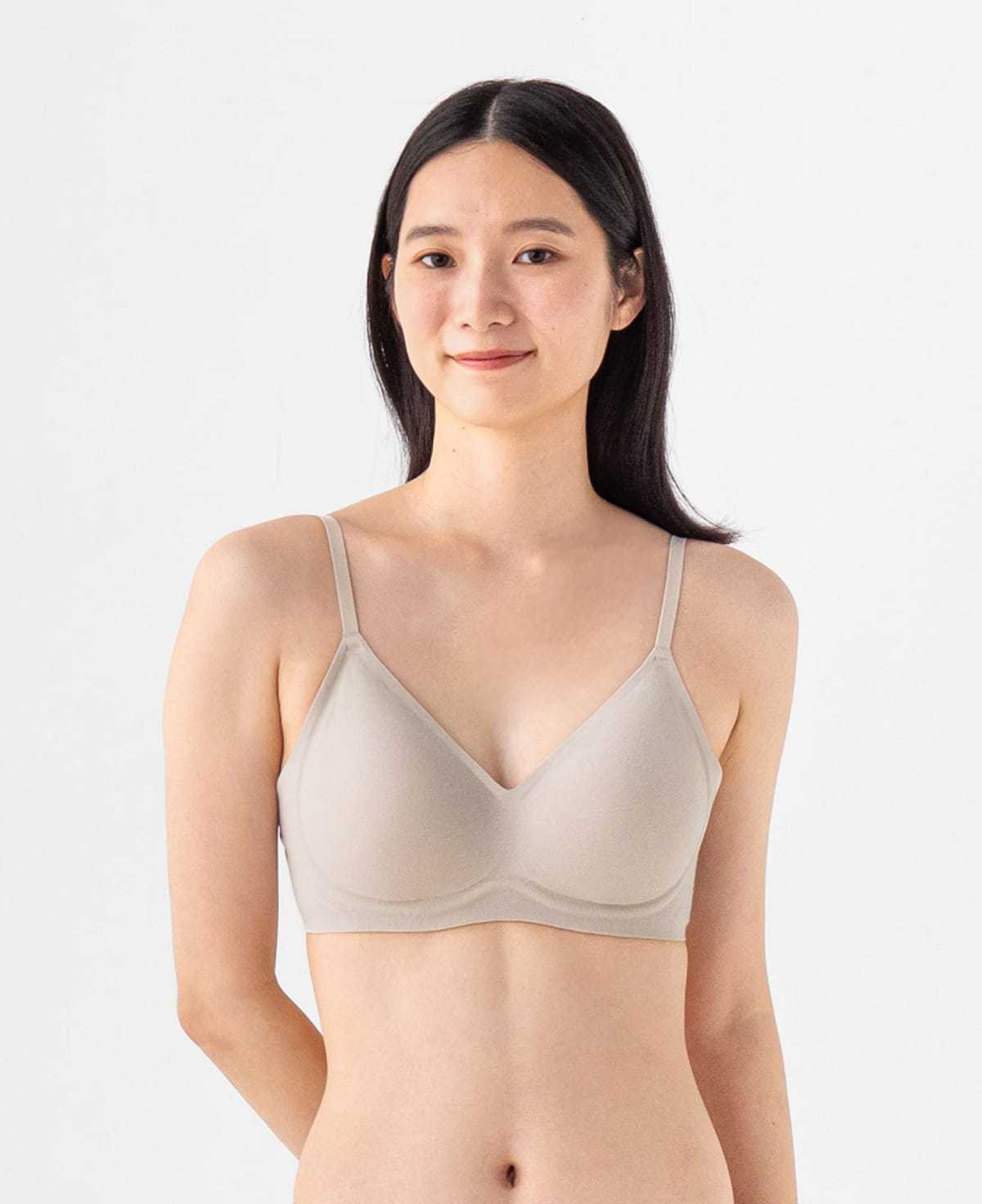 婦人　ノンワイヤー　体にあわせて支えるブラジャーの着用イメージ