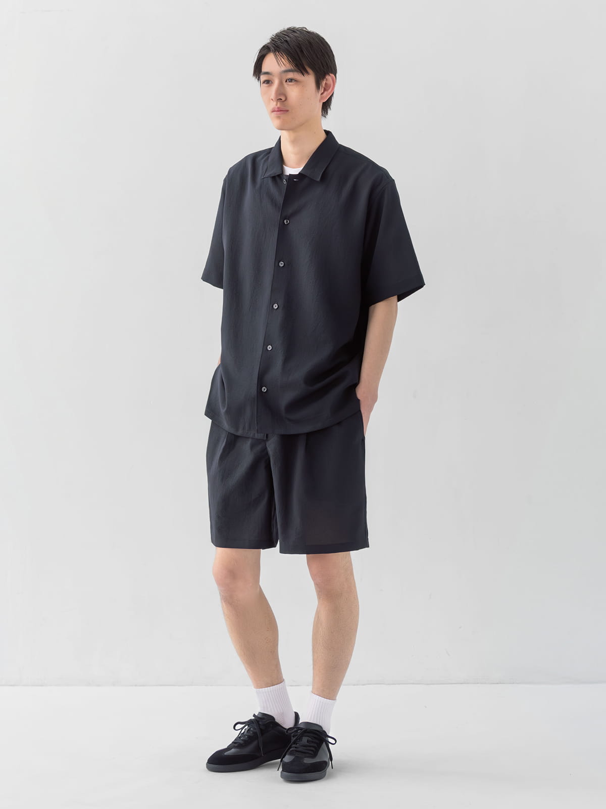 紳士　風を通すショートパンツの着用イメージ