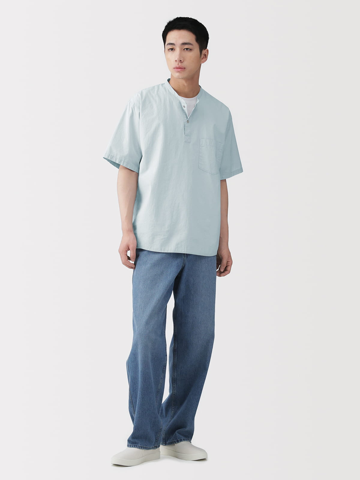 紳士　涼感ヘンリーネック半袖布帛Ｔシャツの着用イメージ