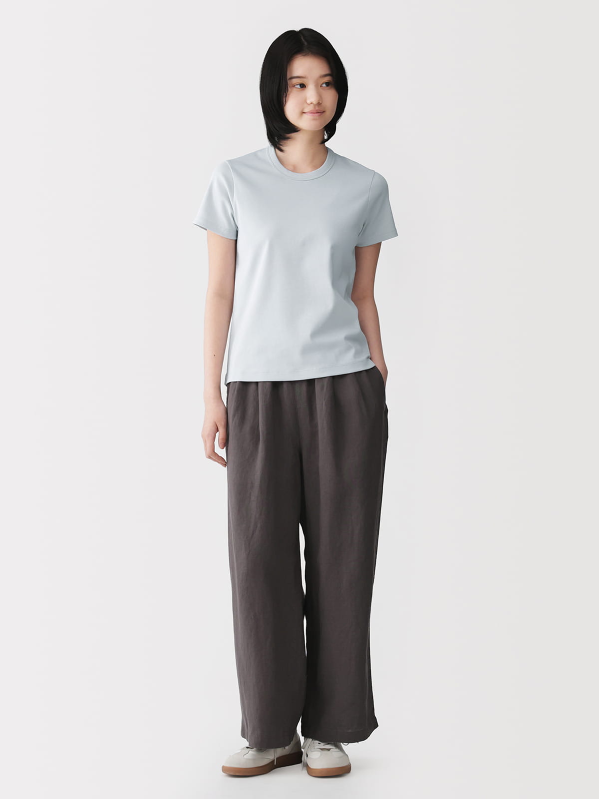 婦人　涼感汗じみしにくいクルーネック半袖Ｔシャツの着用イメージ
