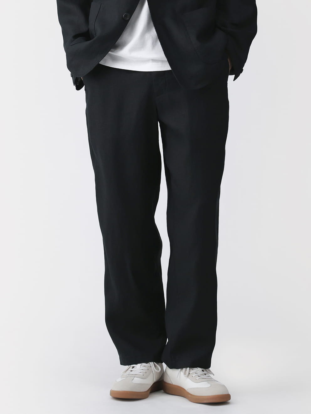 紳士　リネン洗いざらしテーパードパンツの着用画像