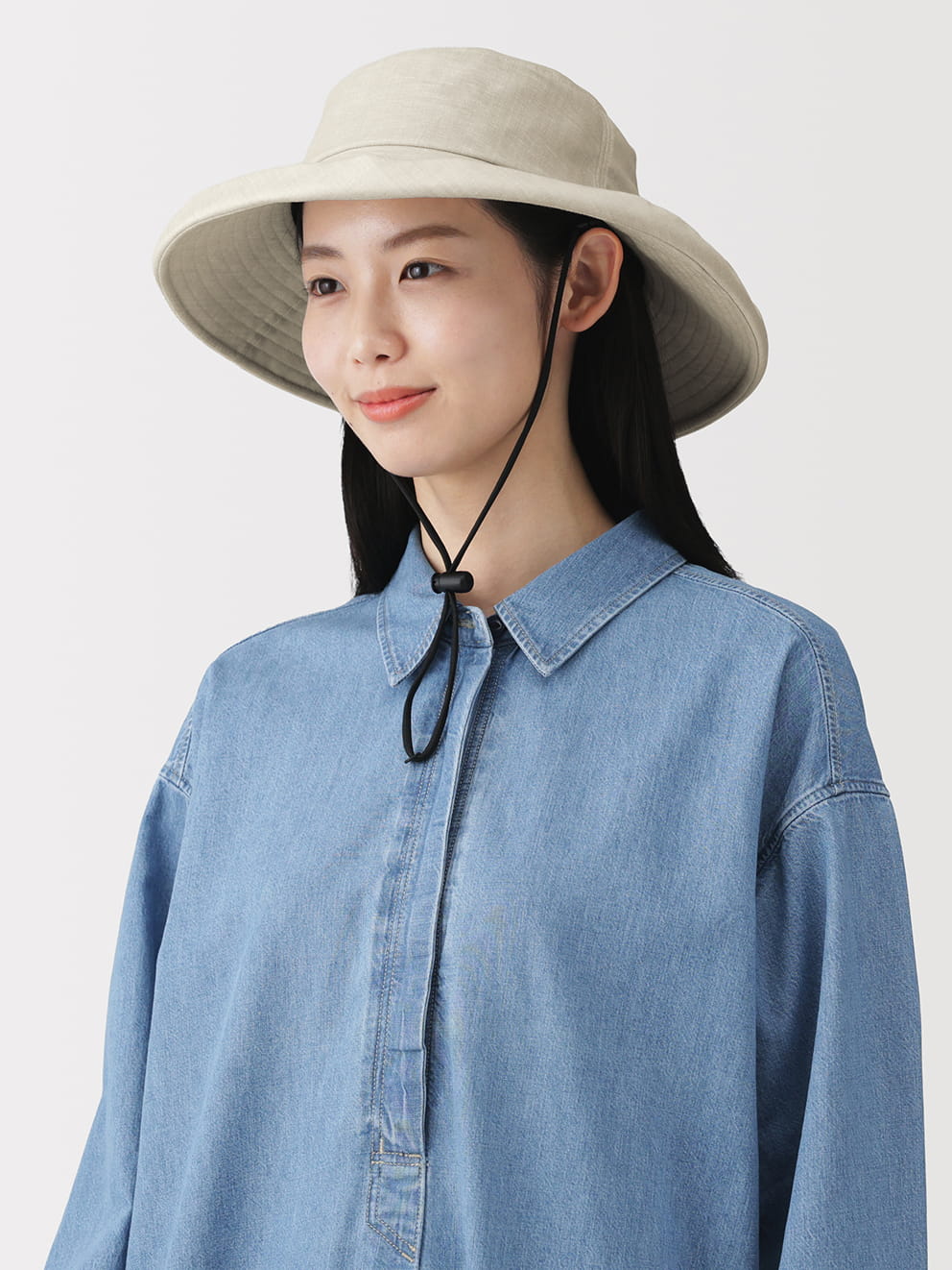 ＵＶカットリヨセルリネンキャペリンの着用画像