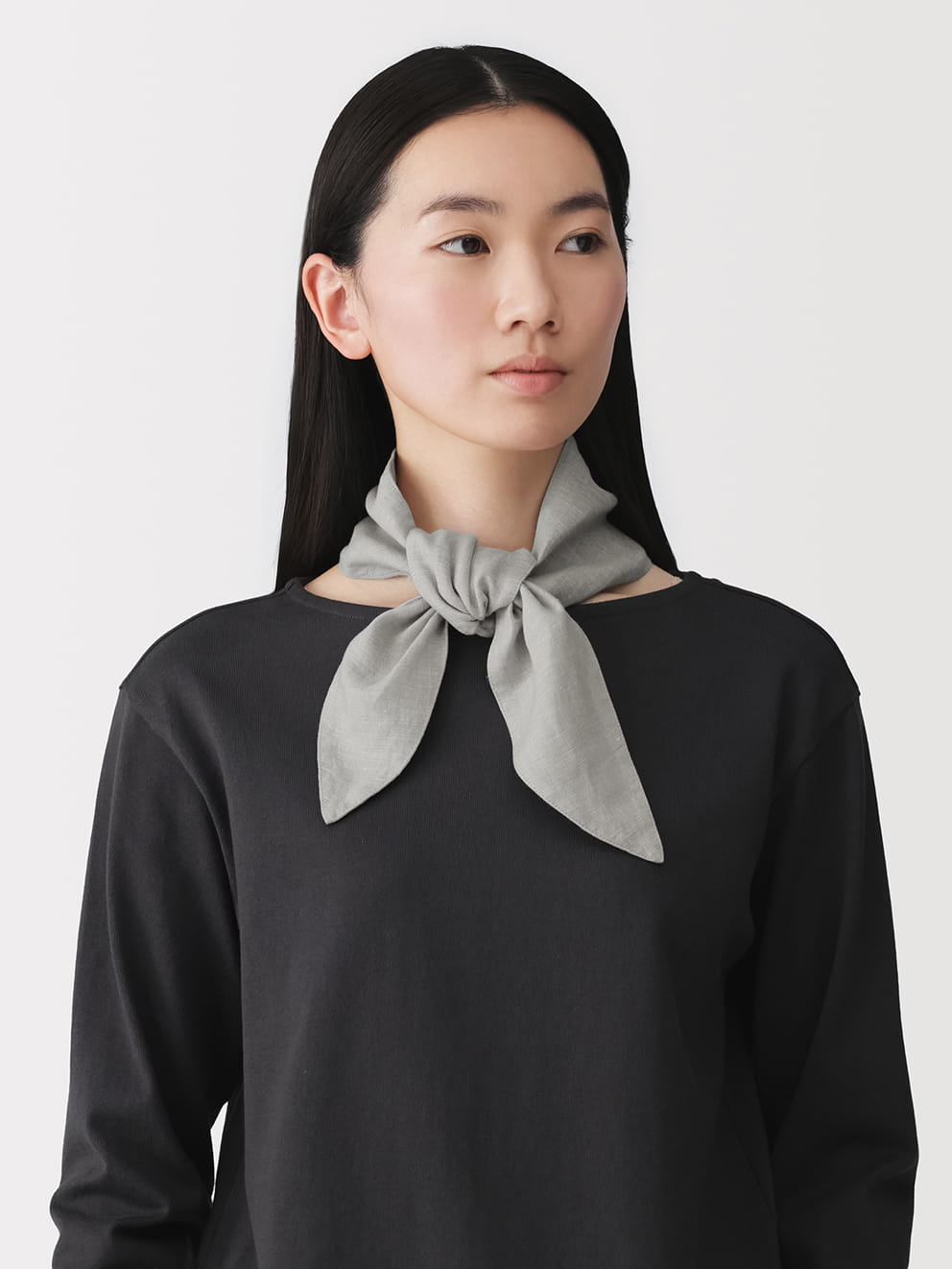 ＵＶカットリヨセルリネンポケット付きスカーフの着用画像