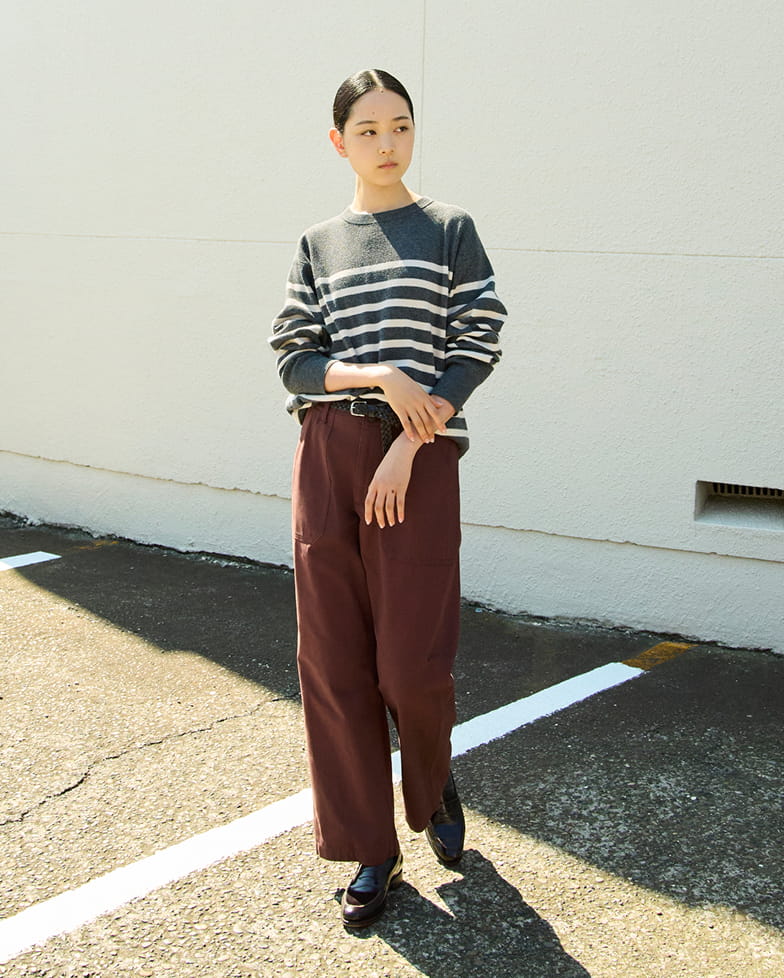 婦人 洗えるミラノリブ編みクルーネックセーターの着用イメージ2