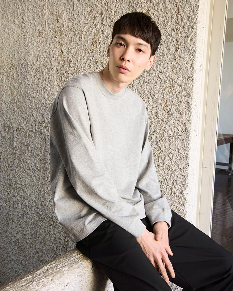 紳士　洗いざらし太番手クルーネック長袖Ｔシャツの着用イメージ1