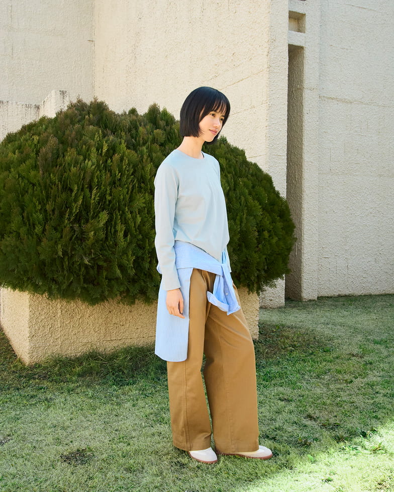 婦人　天竺編みクルーネック長袖Ｔシャツの着用イメージ2