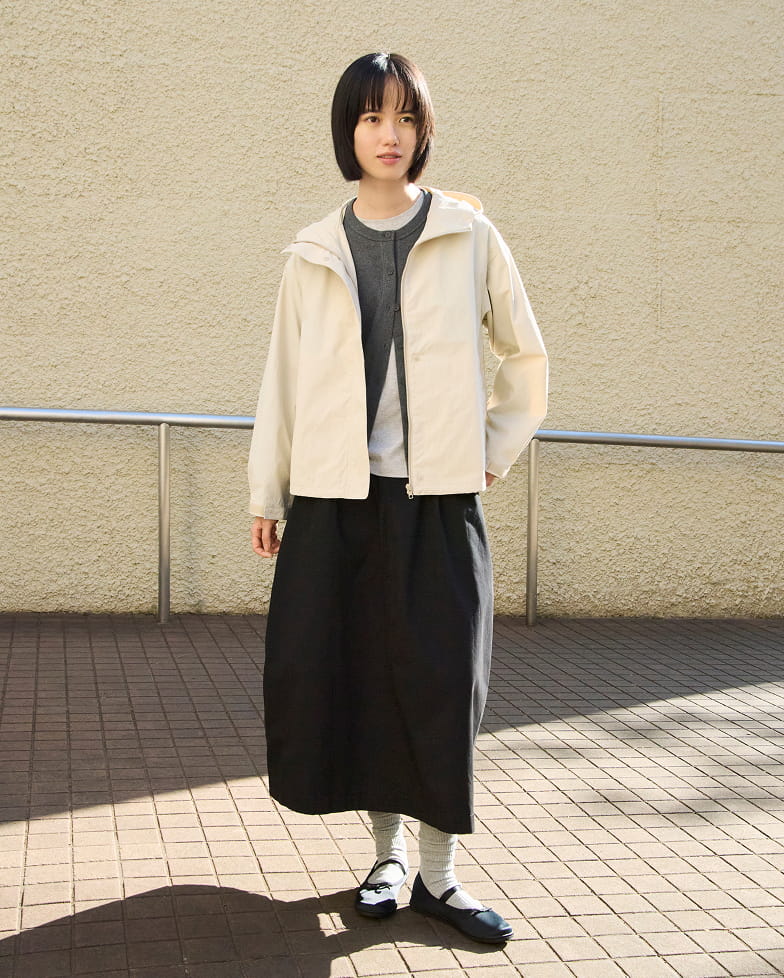 婦人　撥水ＵＶカットポケッタブルフードジャケットの着用イメージ1