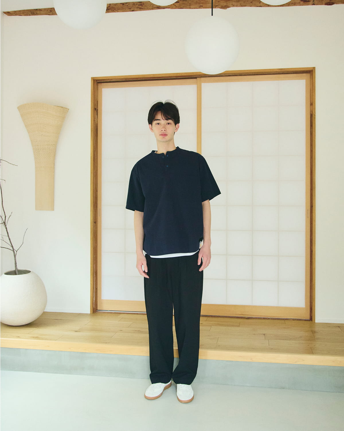 紳士　涼感ヘンリーネック半袖布帛Ｔシャツの着用イメージ1