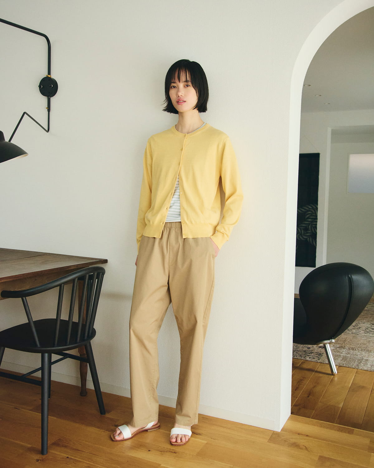 婦人　ＵＶカット強撚コットンクルーネックカーディガンの着用イメージ1
