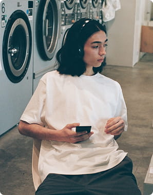 紳士　洗いざらし太番手クルーネック半袖Ｔシャツのモデル画像