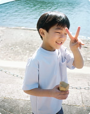 キッズ　涼感ＵＶカットワイド半袖Ｔシャツのモデル画像