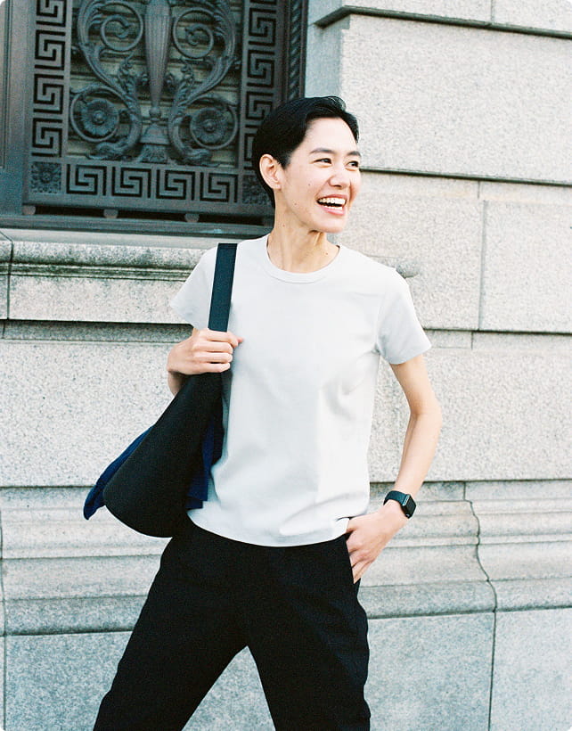 婦人　涼感汗じみしにくいクルーネック半袖Ｔシャツのモデル画像