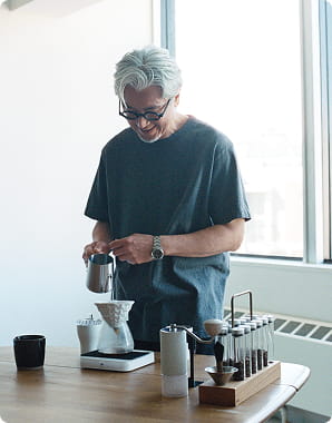 紳士　洗いざらし太番手クルーネック半袖Ｔシャツのモデル画像