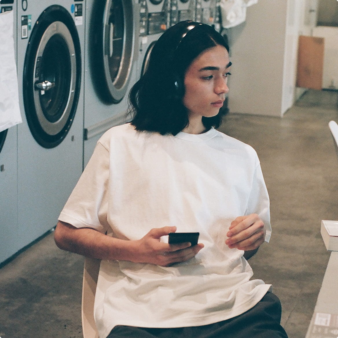 紳士　洗いざらし太番手クルーネック半袖Ｔシャツのモデル画像