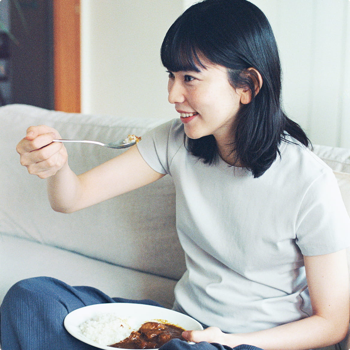 婦人　涼感汗じみしにくいクルーネック半袖Ｔシャツのモデル画像