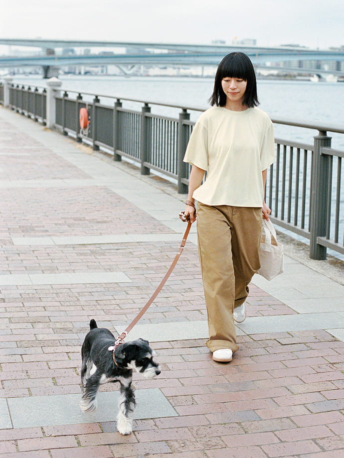 婦人の5枚目LOOK「すぐ乾くから、ついつい散歩も長くなる。」