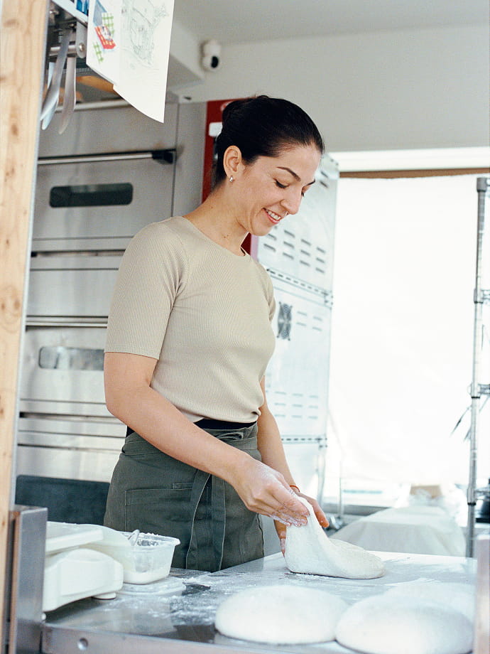 婦人の6枚目LOOK「身体にきれいに馴染んで、動きやすい。」