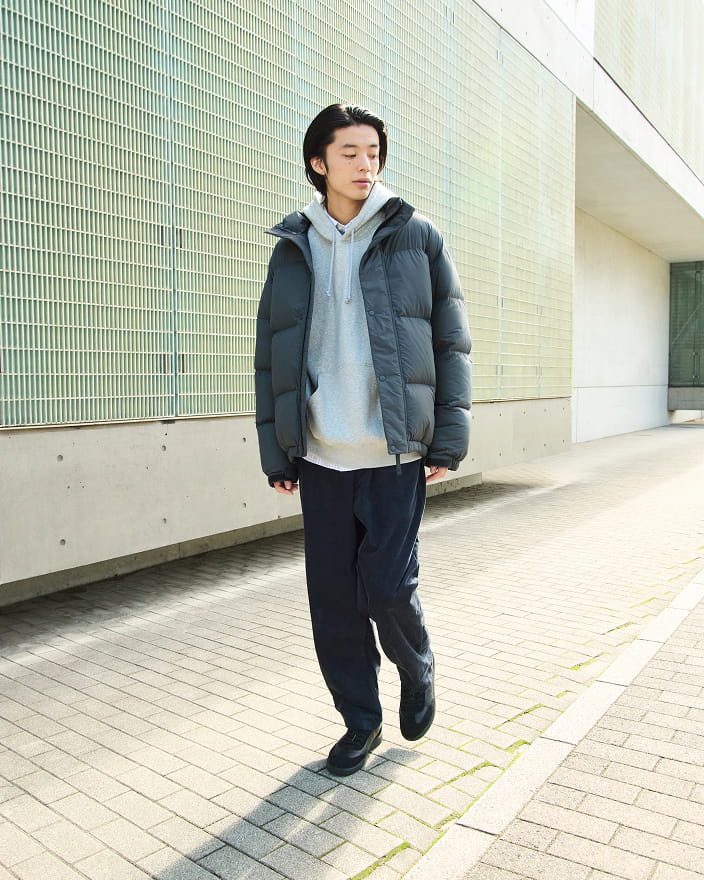 紳士　軽量ダウンポケッタブルジャケットの着用イメージ2