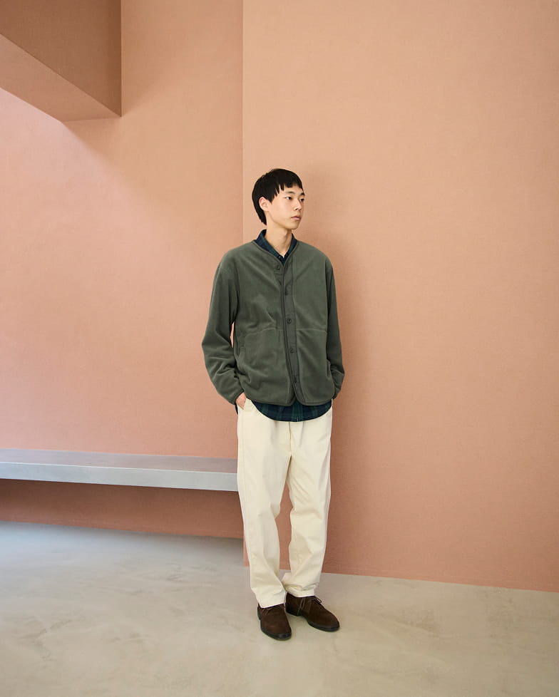 紳士　素材に還るフリースカーディガンの着用イメージ1