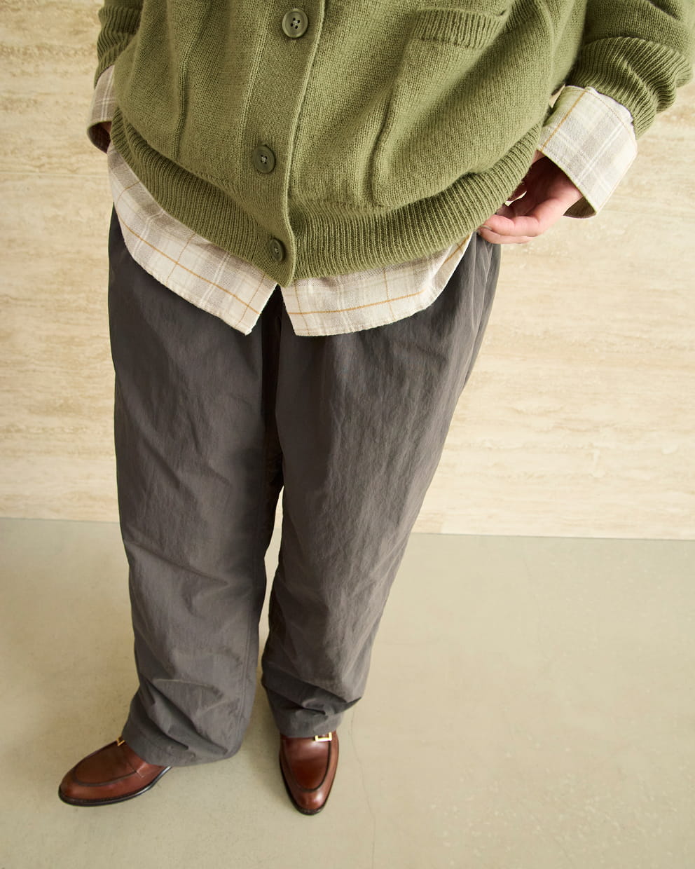 婦人　防風裏起毛　イージーパンツの着用イメージ2