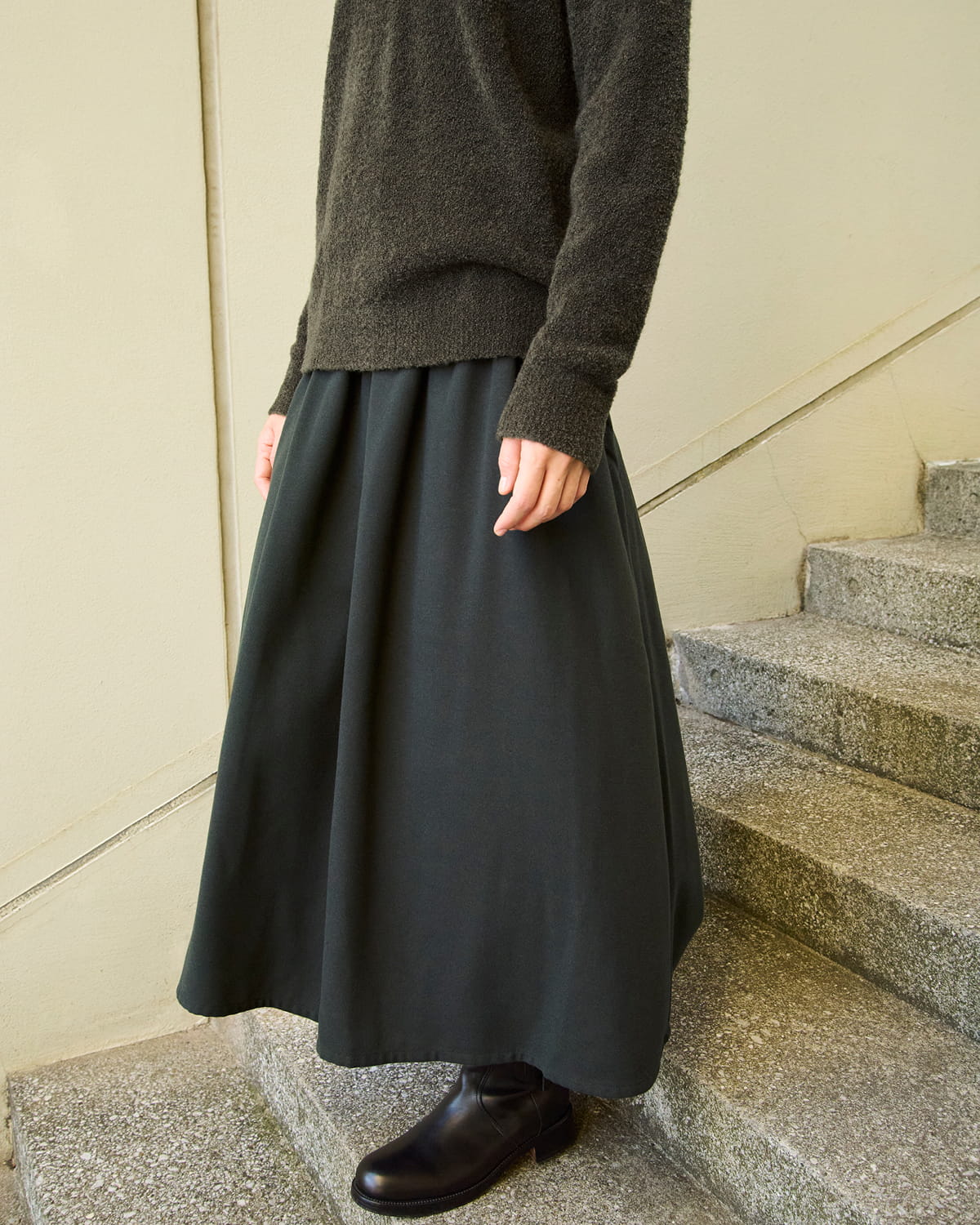 婦人　起毛タックスカートの着用イメージ1