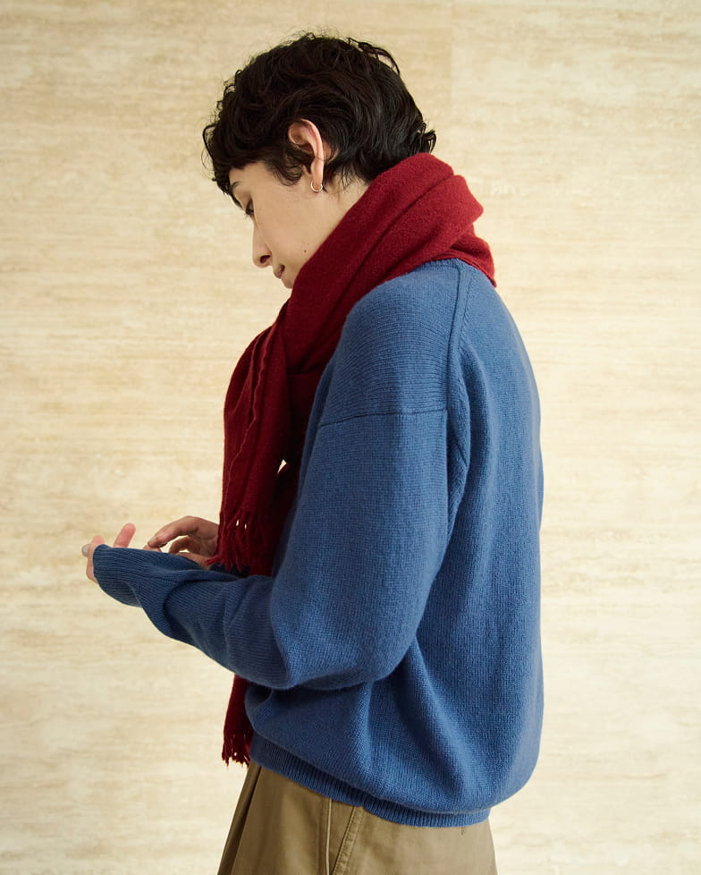 婦人　洗えるウールミドルゲージクルーネックセーターの着用イメージ1