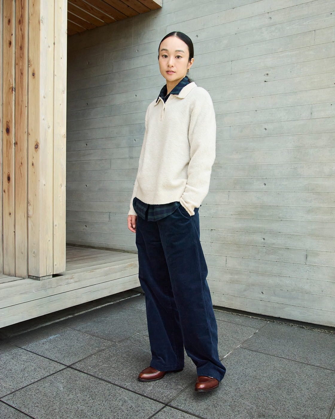 婦人　ウール混ブークレポロセーターの着用イメージ1