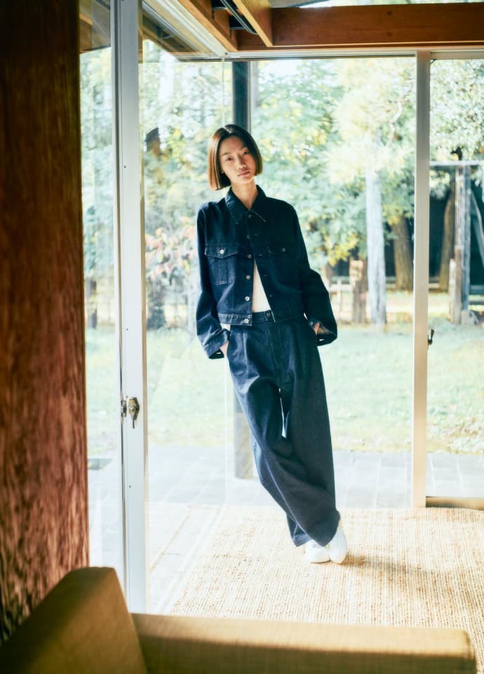 婦人 和紙混デニムジャケットダークネイビー・婦人 和紙混デニムパンツダークネイビー着用モデル