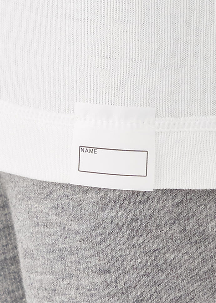 肌に触れない裾表側の名札タグ