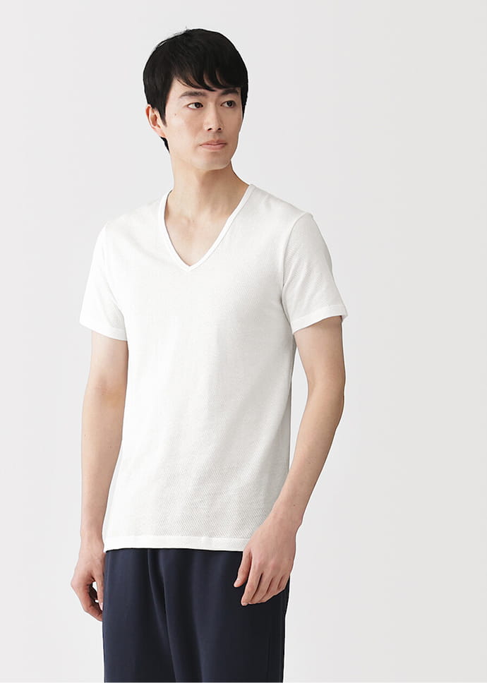 さらっと綿　メッシュ編み　Vネック半袖Tシャツの着用イメージ