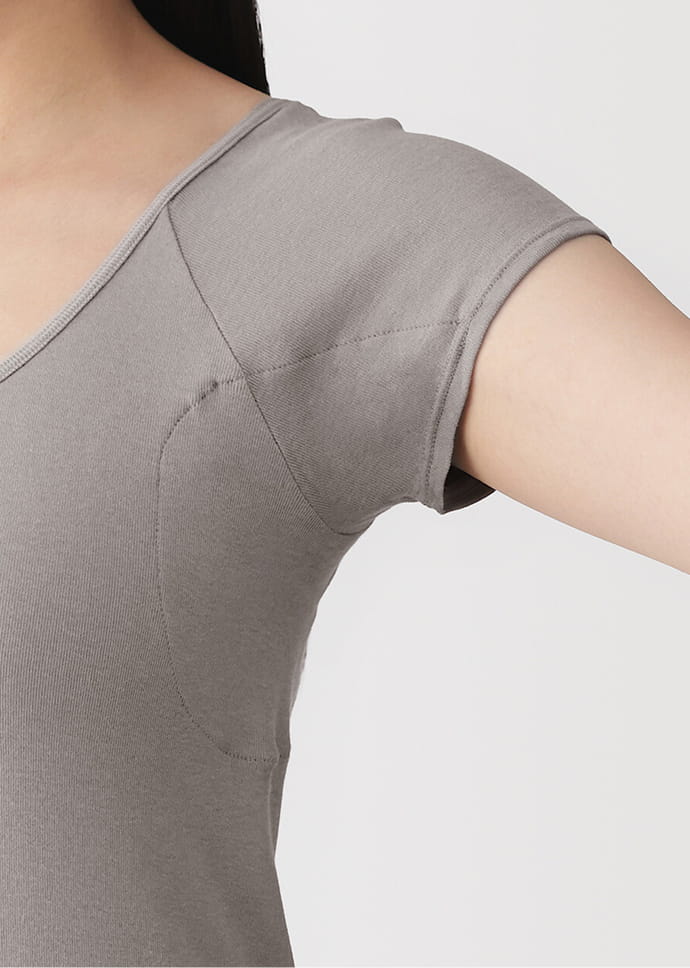 肩周りをカバーできるフレンチスリーブ