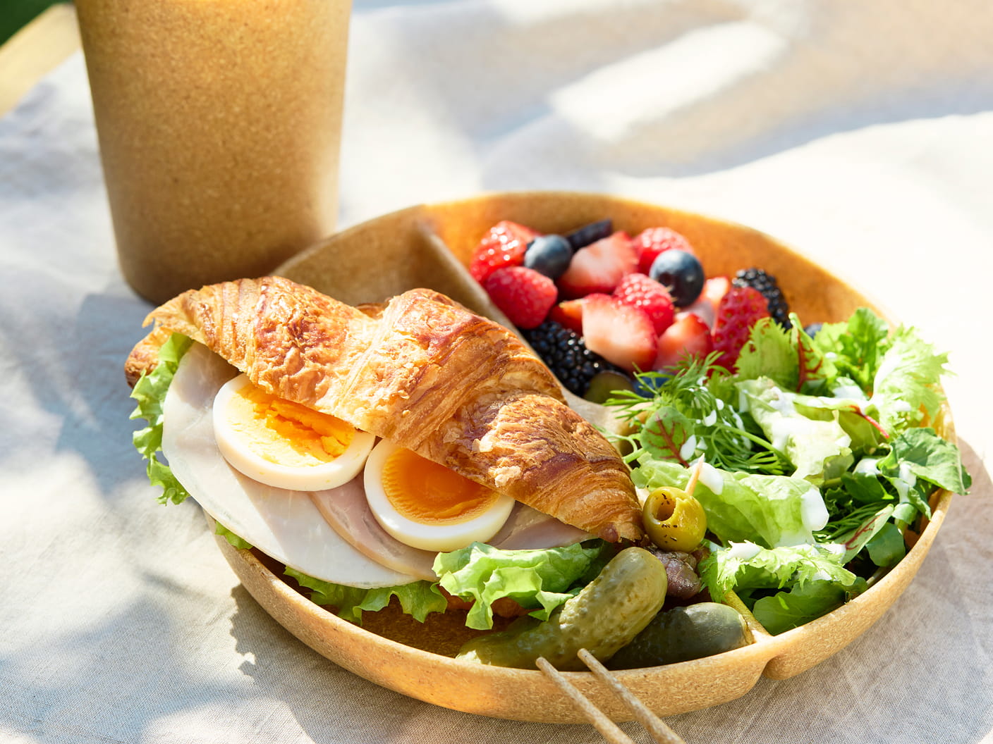 レンジで使える　ヤシの端材を使った　仕切り付きプレートの使用イメージ